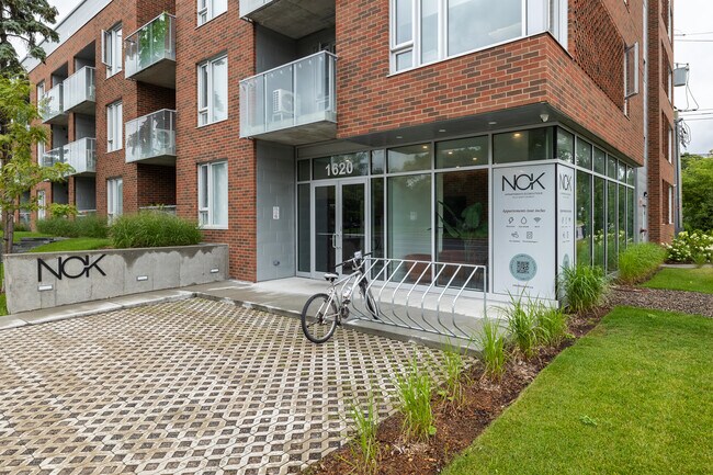 1620 De La Côte-Vertu Boul in St. Laurent, QC - Building Photo - Building Photo