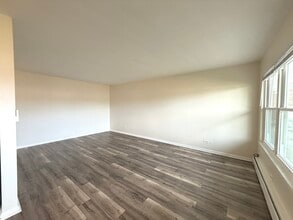 575 Berry Ave in Grayslake, IL - Building Photo - Building Photo