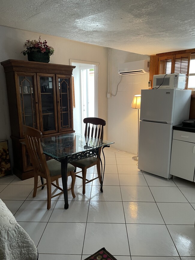 3809 SW 67th Ter in Miramar, FL - Foto de edificio - Building Photo