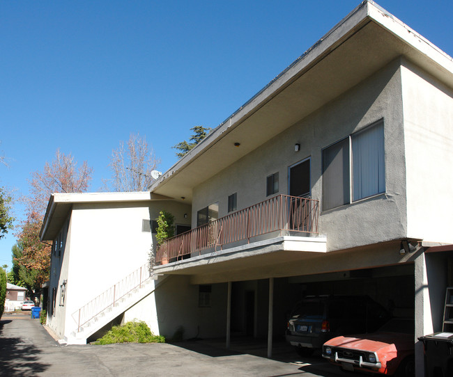 10936 Hartsook St in North Hollywood, CA - Foto de edificio - Building Photo