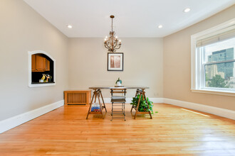 1011 Beacon St, Unit 4 in Brookline, MA - Building Photo - Building Photo