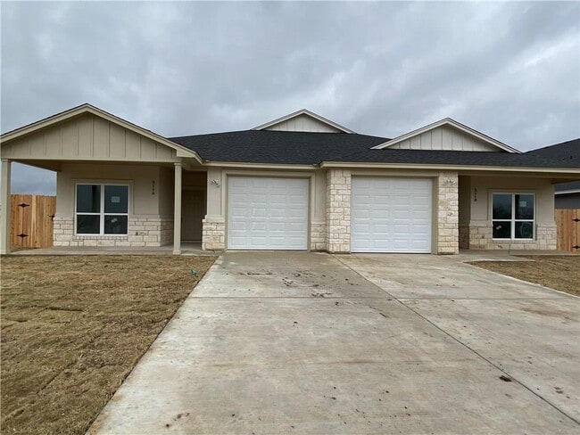 573 CR 306 in Schwertner, TX - Building Photo - Building Photo