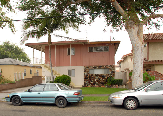 10537 La Reina Ave in Downey, CA - Foto de edificio - Building Photo