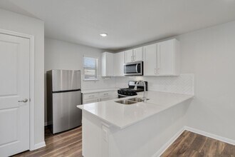 8004 Catbird Ln in Austin, TX - Building Photo - Building Photo
