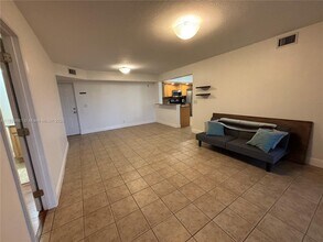 5761 Riverside Dr in Coral Springs, FL - Building Photo - Building Photo