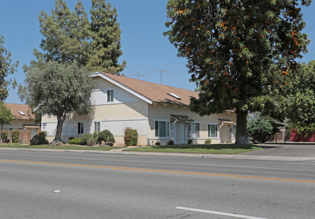 The Chalet in Clovis, CA - Building Photo - Building Photo