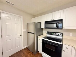 5706 Osprey Cove Dr in Raleigh, NC - Building Photo - Building Photo