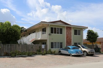 1424-1430 Holly Heights Dr in Fort Lauderdale, FL - Foto de edificio - Building Photo