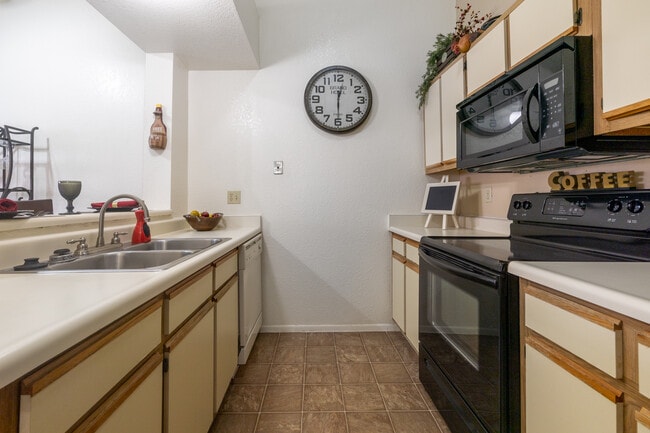 Emerald Pointe Apartments in Tucson, AZ - Foto de edificio - Interior Photo