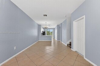 1805 NW 78th Way in Pembroke Pines, FL - Building Photo - Building Photo