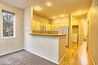6211 S Virginia Ave in Portland, OR - Building Photo - Building Photo