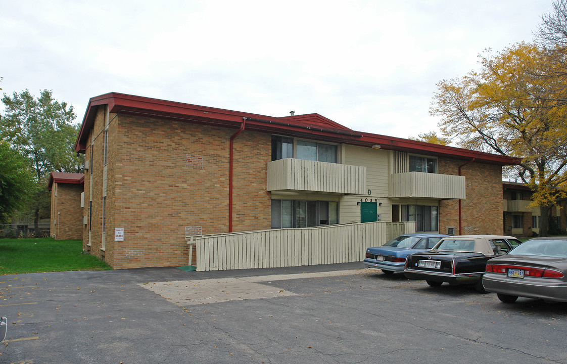 Allegro Apartments in Racine, WI - Building Photo