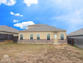 306 Saiga Dr in New Braunfels, TX - Building Photo - Building Photo