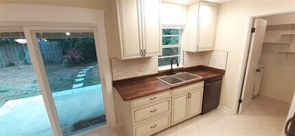 1429 Lake Highland Dr in Orlando, FL - Building Photo - Building Photo