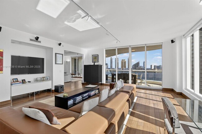 6000 Island Blvd in Aventura, FL - Building Photo - Building Photo