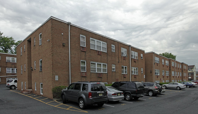 55 Teaneck Rd Apartments in Ridgefield Park, NJ - Foto de edificio - Building Photo