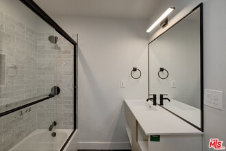 4320 Finley Ave in Los Angeles, CA - Building Photo - Building Photo