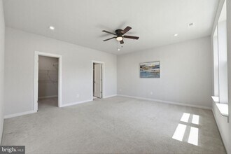 43830 Middleway Ter in Ashburn, VA - Foto de edificio - Building Photo