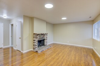 739 Highland Ave in San Mateo, CA - Building Photo - Building Photo