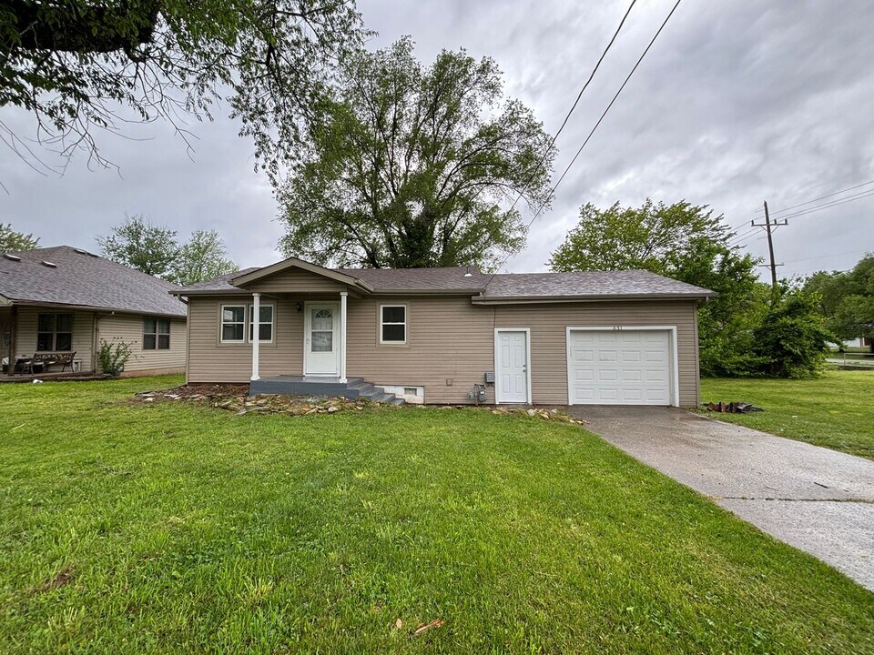 631 N Brown Ave in Springfield, MO - Building Photo