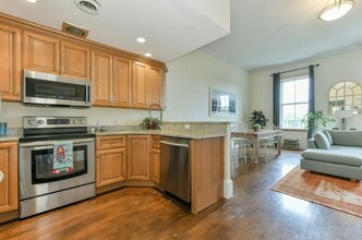 204 Beacon St, Unit 3 in Boston, MA - Foto de edificio - Building Photo