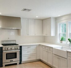 41 Howe St in Wellesley, MA - Building Photo - Building Photo