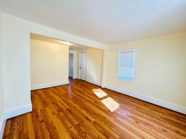 property at 505 W Oak St