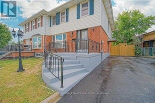 20 Ardglen Dr in Brampton, ON - Building Photo