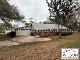 2535 S Glen Eagles Dr in DeLand, FL - Building Photo