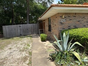126 Classic Ct in Fort Walton Beach, FL - Building Photo - Building Photo