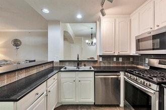 9525 N Capital of Texas Hwy in Austin, TX - Foto de edificio - Building Photo