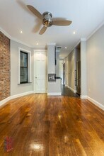 East 12th Street in New York, NY - Foto de edificio - Building Photo