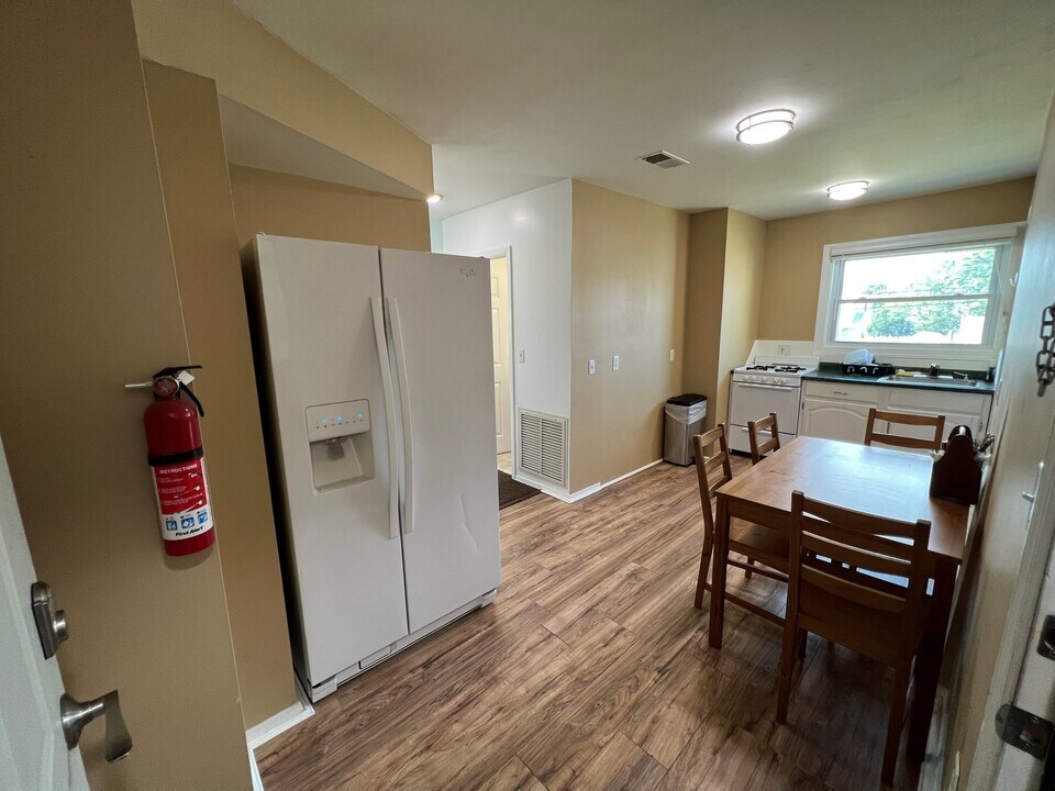 100 Manning Pl in Keansburg, NJ - Building Photo