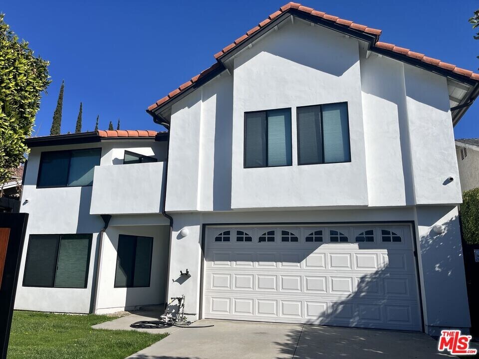20425 Hemmingway St in Los Angeles, CA - Building Photo