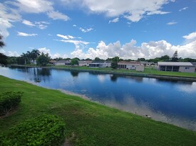 7610 Westwood Dr in Tamarac, FL - Foto de edificio - Building Photo