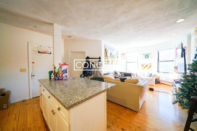 610 Columbus Ave, Unit 7 in Boston, MA - Foto de edificio - Building Photo