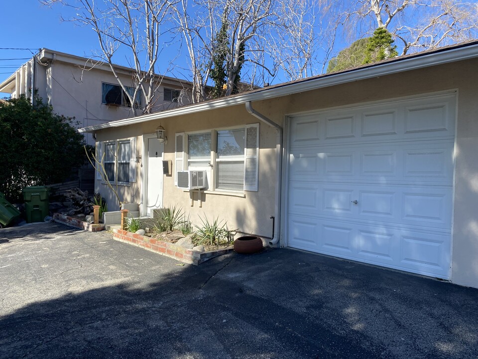 6809 Valmont St in Tujunga, CA - Building Photo