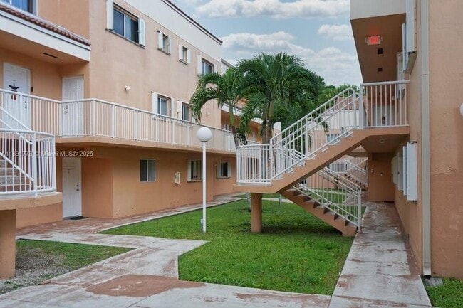 14909 SW 80th St in Miami, FL - Building Photo - Building Photo