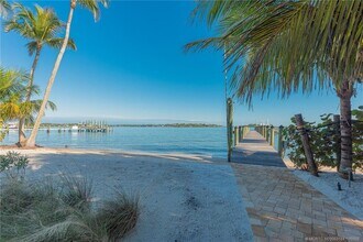 3365 SE St Lucie Blvd in Stuart, FL - Building Photo - Building Photo