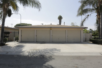 Villa Pacific in Anaheim, CA - Building Photo - Building Photo