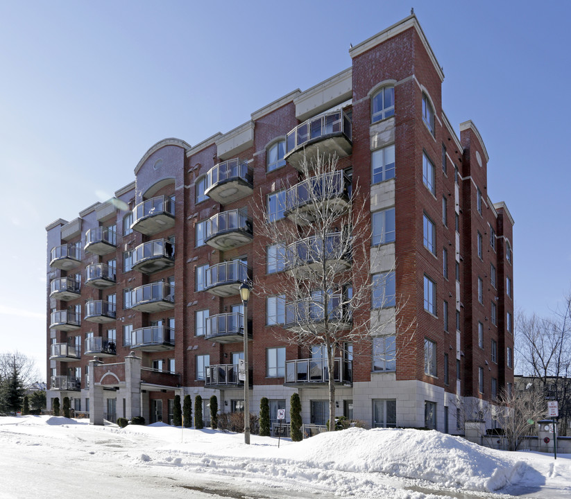 5200 des Sources in Montréal, QC - Building Photo