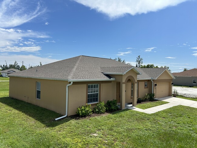 1225 NW 26th Pl in Cape Coral, FL - Building Photo - Building Photo