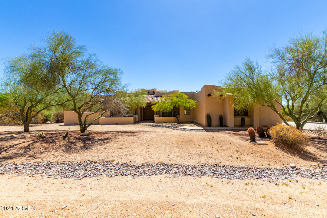 8257 E Lariat Ln in Scottsdale, AZ - Foto de edificio