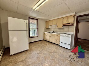 63 Brook St-Unit -Unit #2 in Barre, VT - Foto de edificio - Building Photo