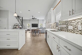 6700 Canal St in Austin, TX - Building Photo - Building Photo