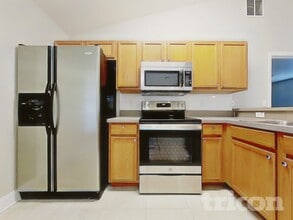 409 N Dixie Dr in Howey In The Hills, FL - Foto de edificio - Building Photo