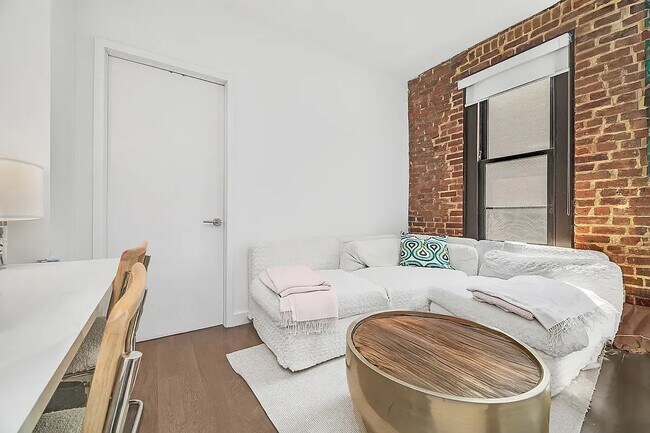 22 Spring St in New York, NY - Foto de edificio - Building Photo