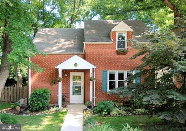 property at 1105 Carson St