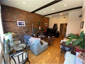 235 Washington St, Unit 2 in Brookline, MA - Building Photo - Building Photo
