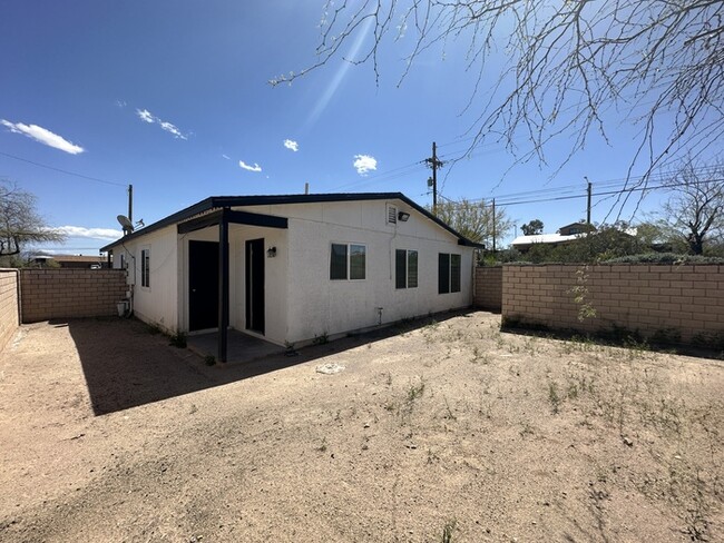 1863 S San Jose Dr in Tucson, AZ - Building Photo - Building Photo